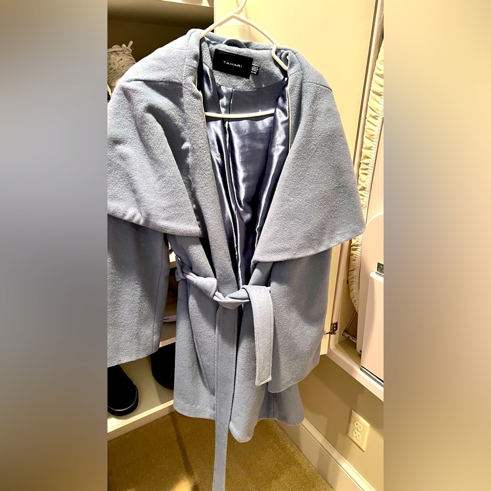Blue Tahari coat like the one Taylor swift wore